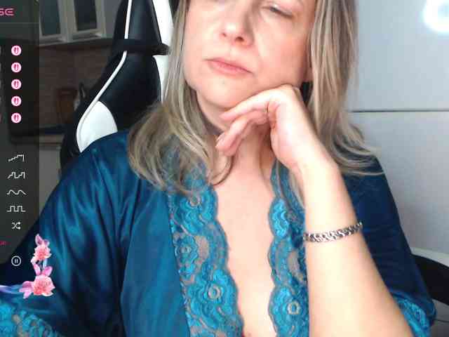 LoveSuperGerl webcam