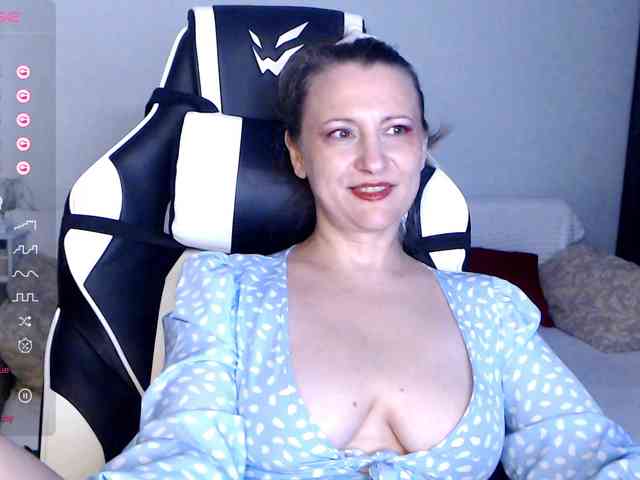 LoveSuperGerl webcam