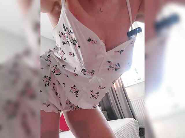 LoveSuperGerl webcam