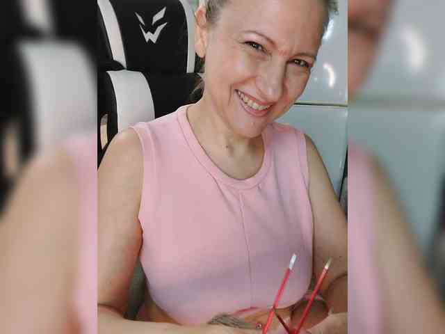 LoveSuperGerl webcam