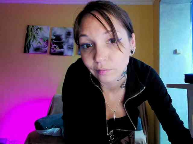 MORNINGXXXSTAR webcam
