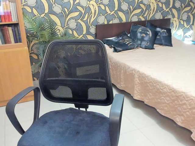 LouiseJenkin's BongaCams show and profile