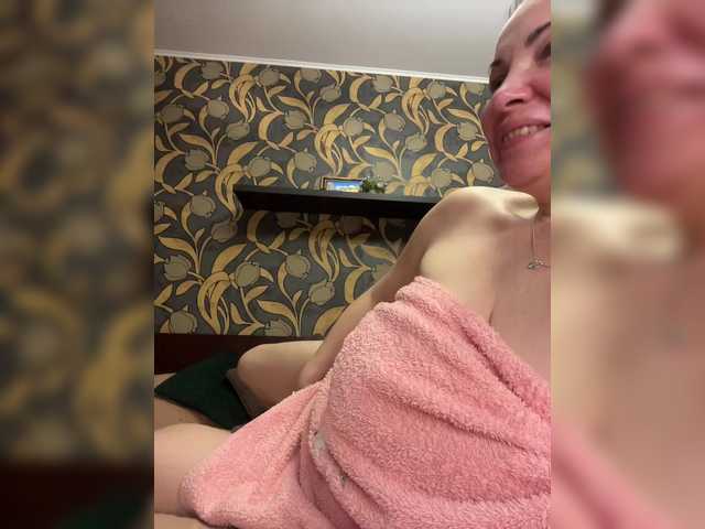 LouiseJenkin's BongaCams show and profile