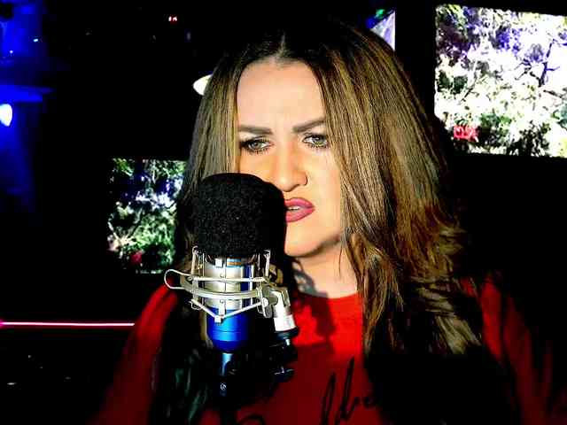 Meskhimusic webcam
