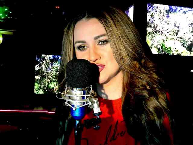 Meskhimusic webcam