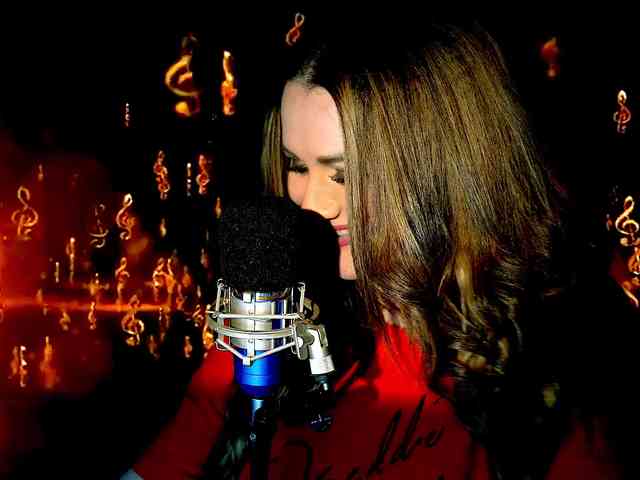 Meskhimusic webcam