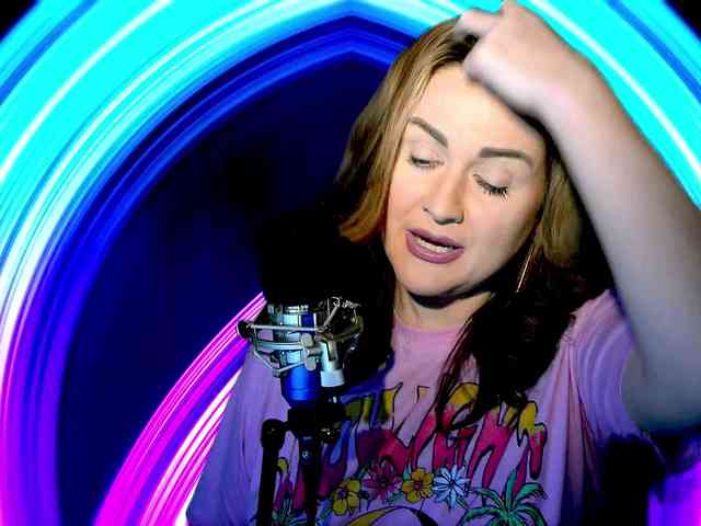 Meskhimusic webcam
