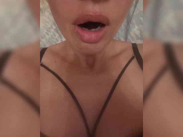 kristinaand webcam
