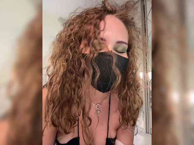 SinfulTyan webcam