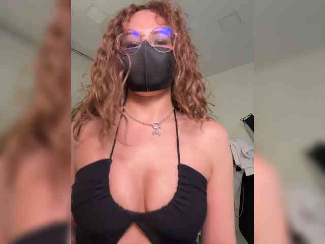 SinfulTyan webcam