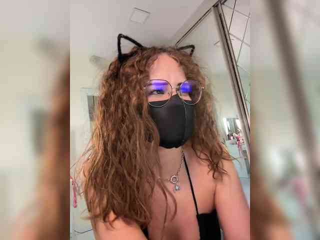 SinfulTyan webcam