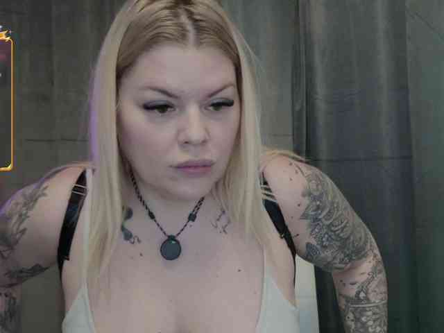 Issa_Jo webcam