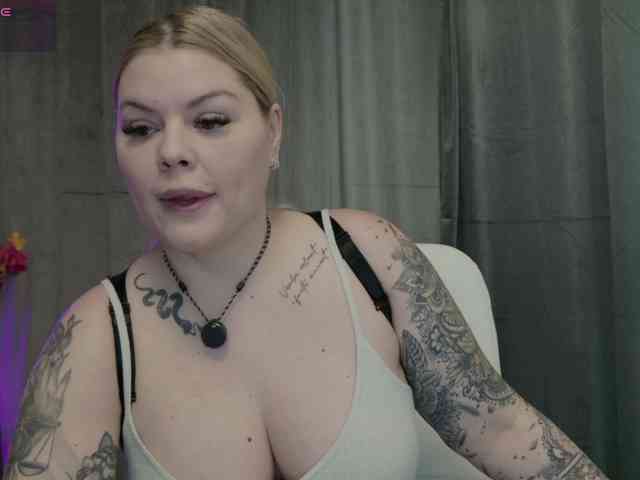 Issa_Jo webcam