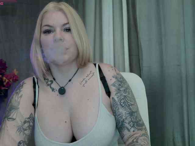Issa_Jo webcam