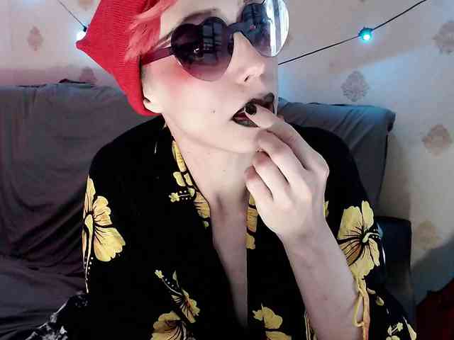Lady_Gopnique webcam