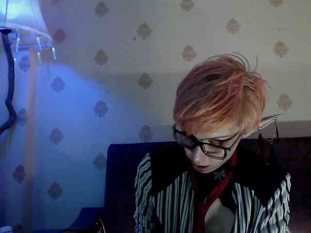Lady_Gopnique webcam