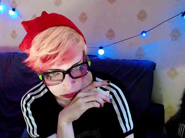 Lady_Gopnique webcam