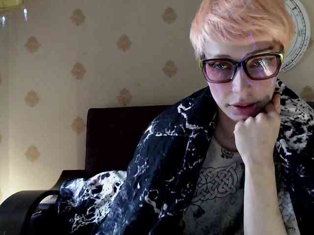 Lady_Gopnique webcam