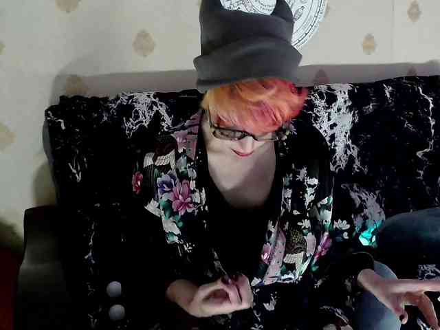 Lady_Gopnique webcam