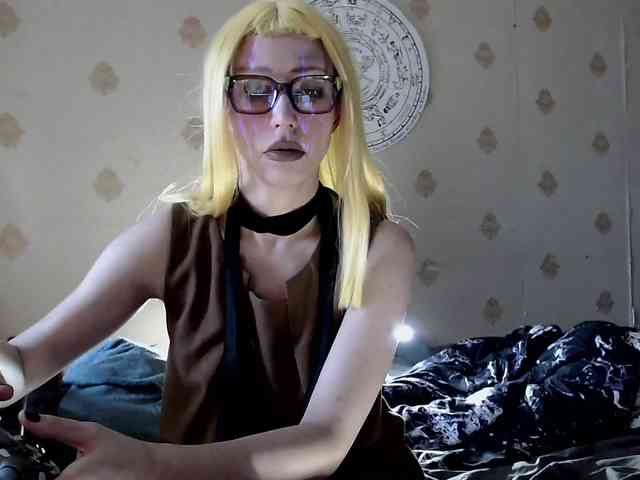 Lady_Gopnique webcam