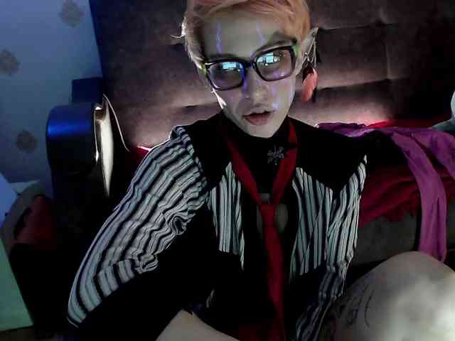 Lady_Gopnique webcam