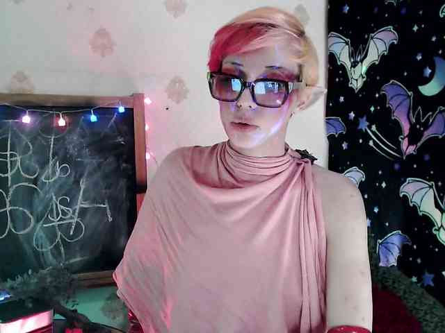 Lady_Gopnique webcam