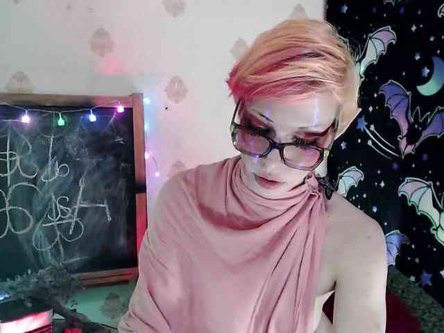 Lady_Gopnique webcam