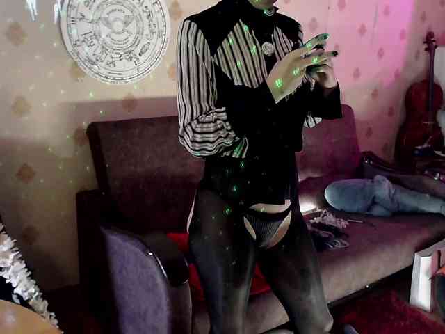Lady_Gopnique webcam