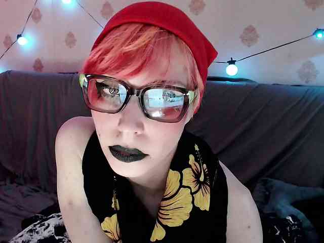Lady_Gopnique webcam