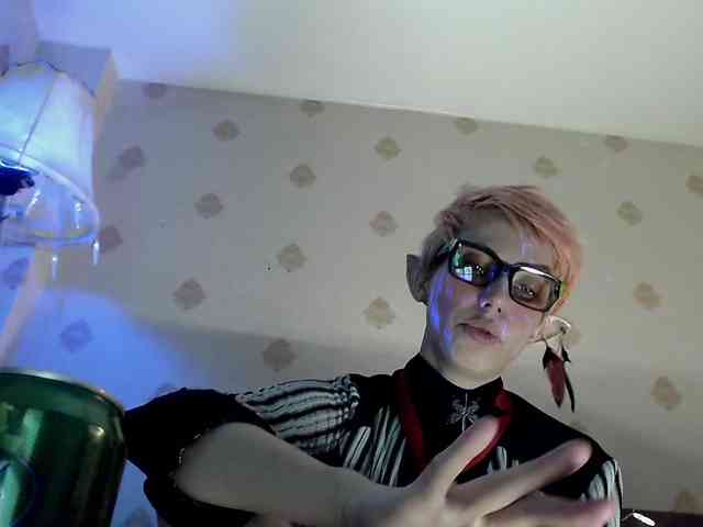 Lady_Gopnique webcam