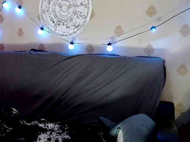 Lady_Gopnique webcam