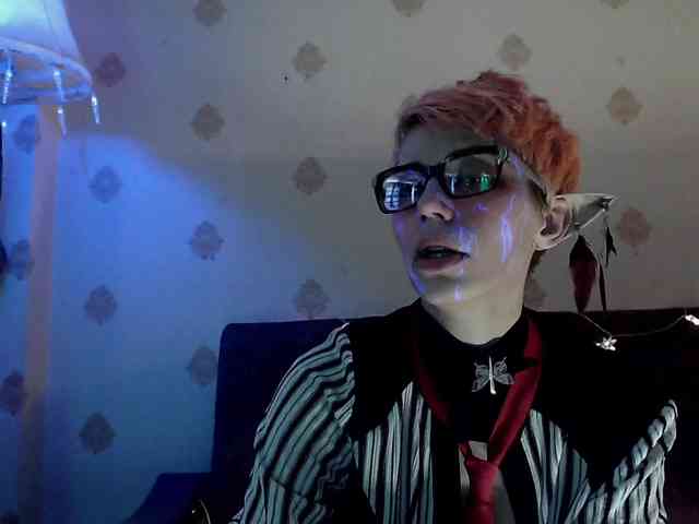 Lady_Gopnique webcam