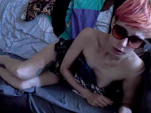 Lady_Gopnique webcam