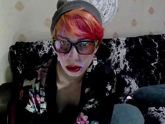 Lady_Gopnique webcam