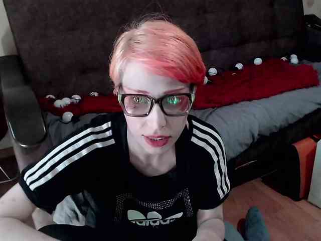 Lady_Gopnique webcam