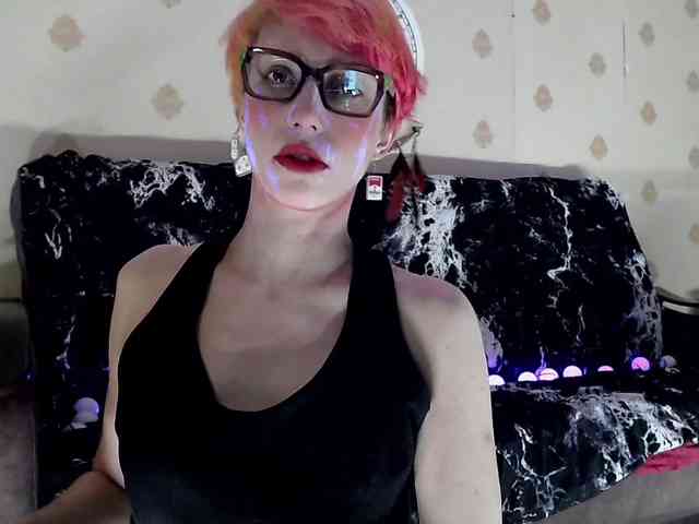 Lady_Gopnique webcam