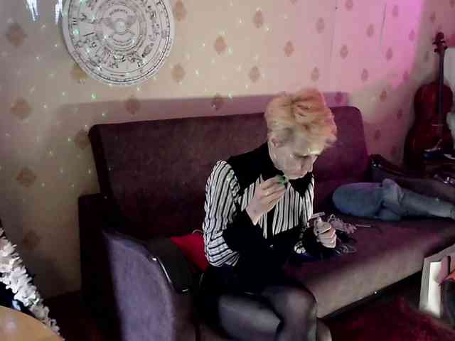 Lady_Gopnique webcam