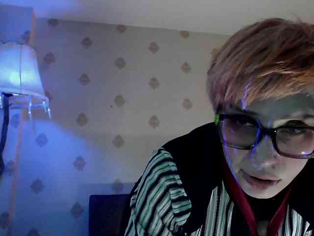 Lady_Gopnique webcam