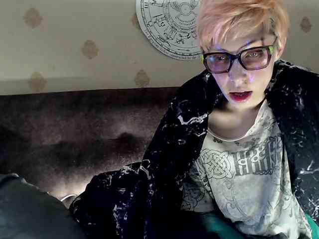 Lady_Gopnique webcam
