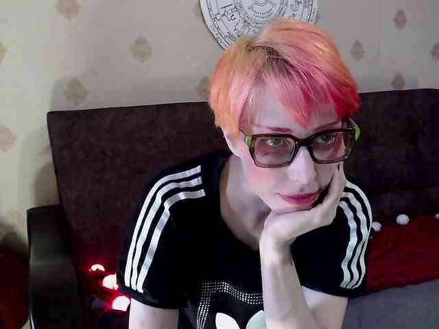 Lady_Gopnique webcam