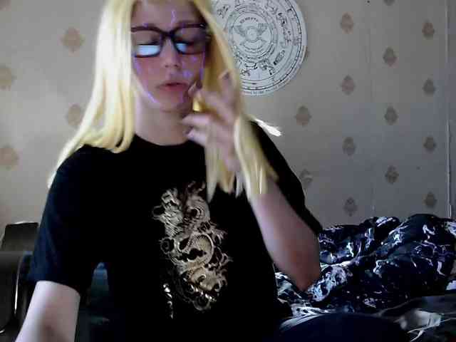 Lady_Gopnique webcam