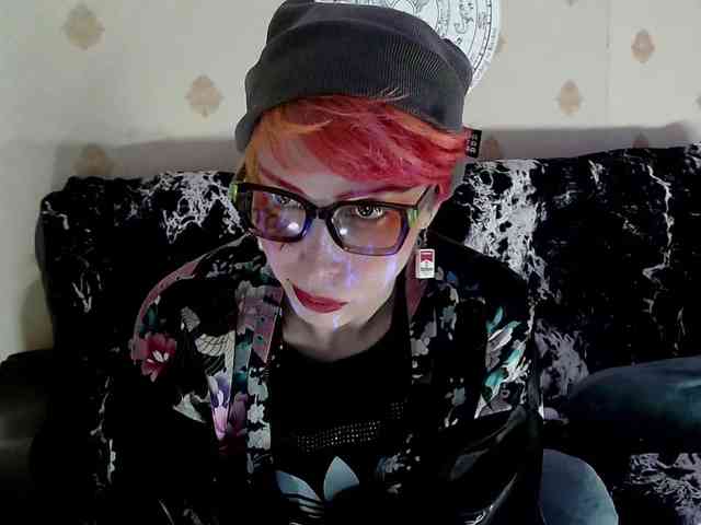 Lady_Gopnique webcam