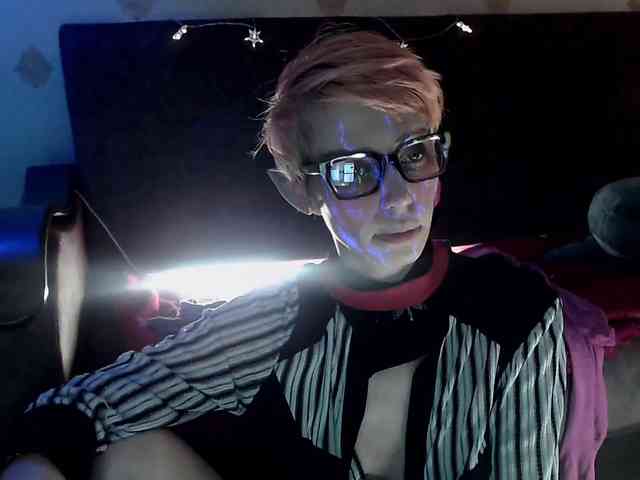 Lady_Gopnique webcam