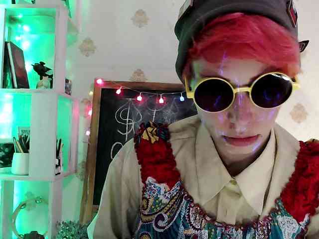 Lady_Gopnique webcam