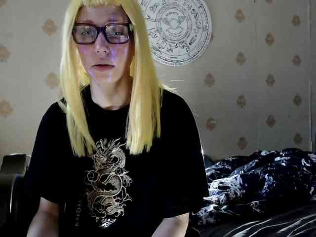 Lady_Gopnique webcam