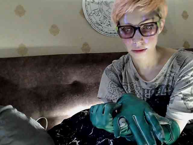 Lady_Gopnique webcam