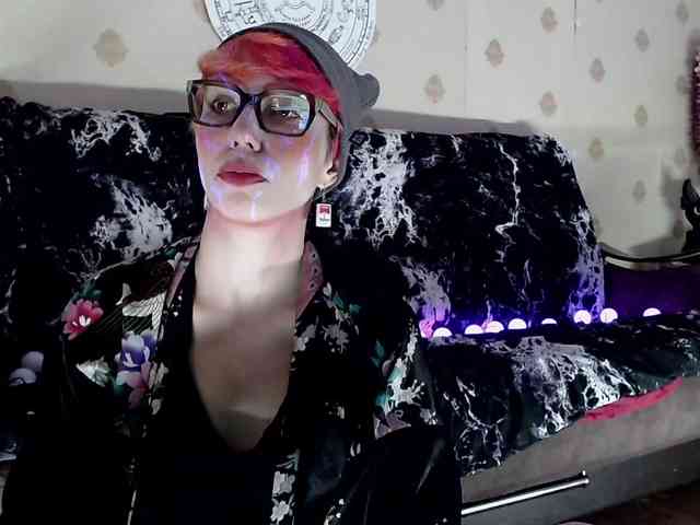 Lady_Gopnique webcam