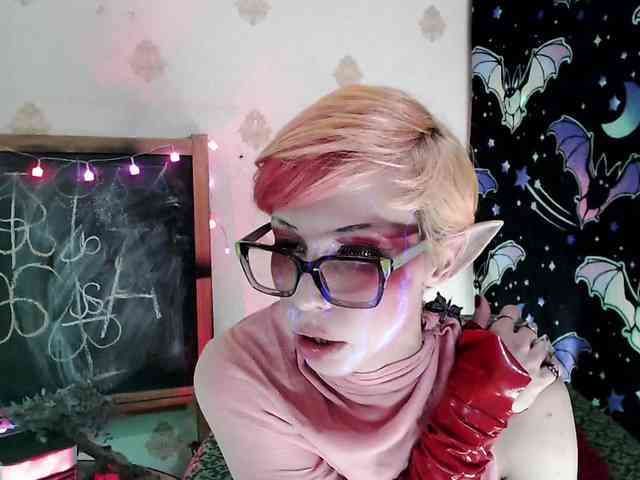 Lady_Gopnique webcam
