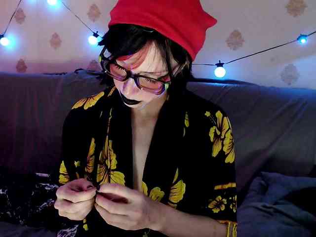 Lady_Gopnique webcam