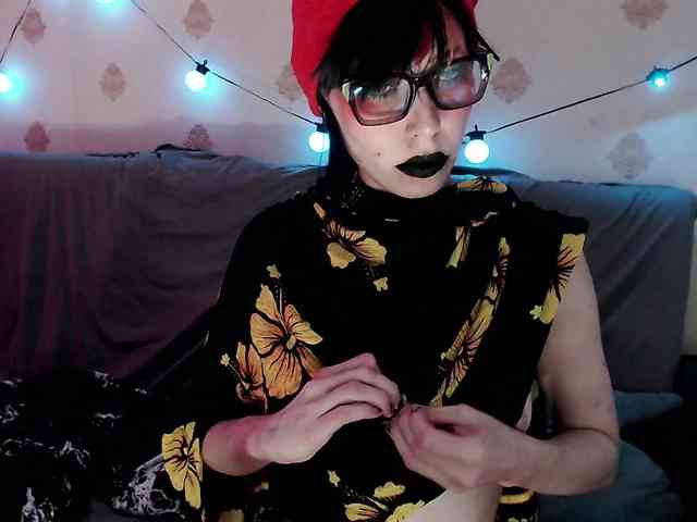 Lady_Gopnique webcam